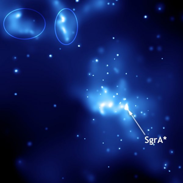 Астрофизики обнаружили сверхмассивную черную дыру в центре галактики