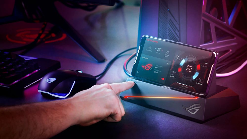 ASUS анонсировала геймерский смартфон ROG Phone с дополнительным экраном и контроллерами