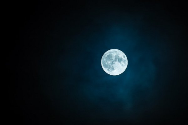 «Падение» Луны на Землю запечатлели на камеру