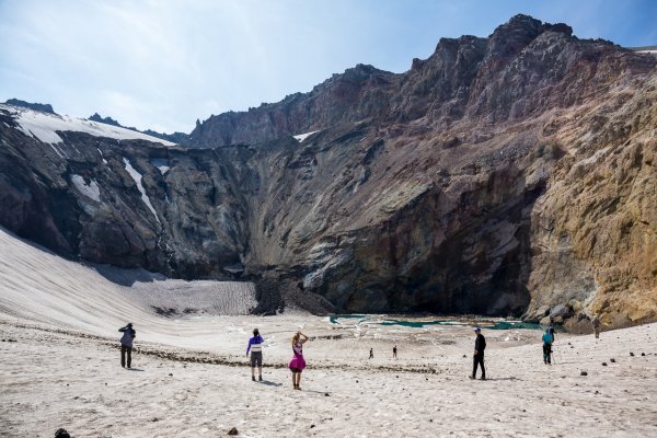 Ученые обнаружили озеро в Активной воронке Мутновского вулкана на Камчатке