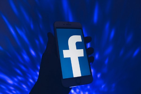 Facebook создала технологию, «открывающую» глаза на неудачных фото