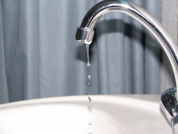 Ученые определили источник раздражающего звука капающей воды