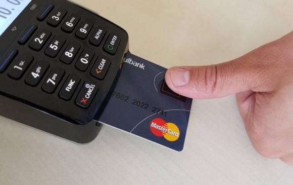 MasterCard и Visa создали карты со сканером отпечатков пальцев