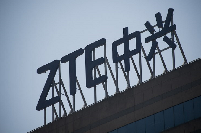 Американские санкции ударили по писсуару ZTE в офисе компании