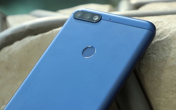Huawei представила недорогой смартфон Honor 8C с двойной камерой