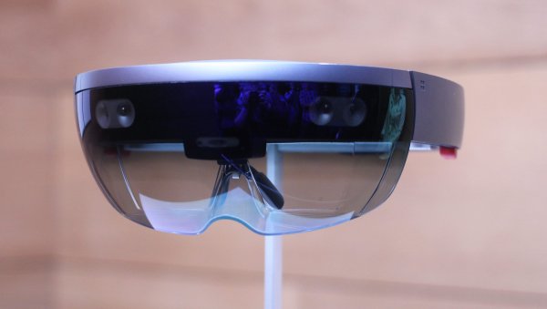 Microsoft анонсировала очки смешанной реальности HoloLens 2