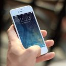Высыхает мозг, и болят руки: Постоянное использование iPhone вызывает болезнь 21-го века