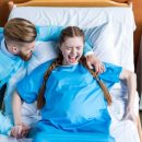 «Сначала работа»: Аналитики доказали, что 71% родов происходит вне рабочего времени