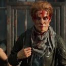 В новом трейлере The Walking Dead от Overkill девушка скармливает бандитов зомби