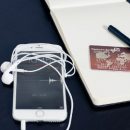 Смартфоны разоряют россиян и подводят банковские карты к грани исчезновения
