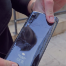 Хуже обычного стекла: Защищённость Xiaomi Mi 9 оказалась фейковой