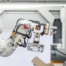 Apple представила секретную лабораторию, где роботы перерабатывают старые айфоны